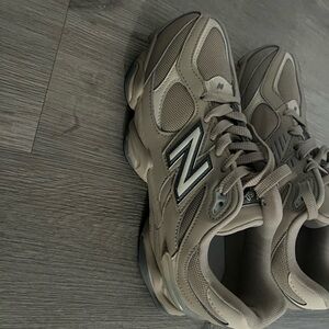 New Balance Men's Gray Athletic Shoes